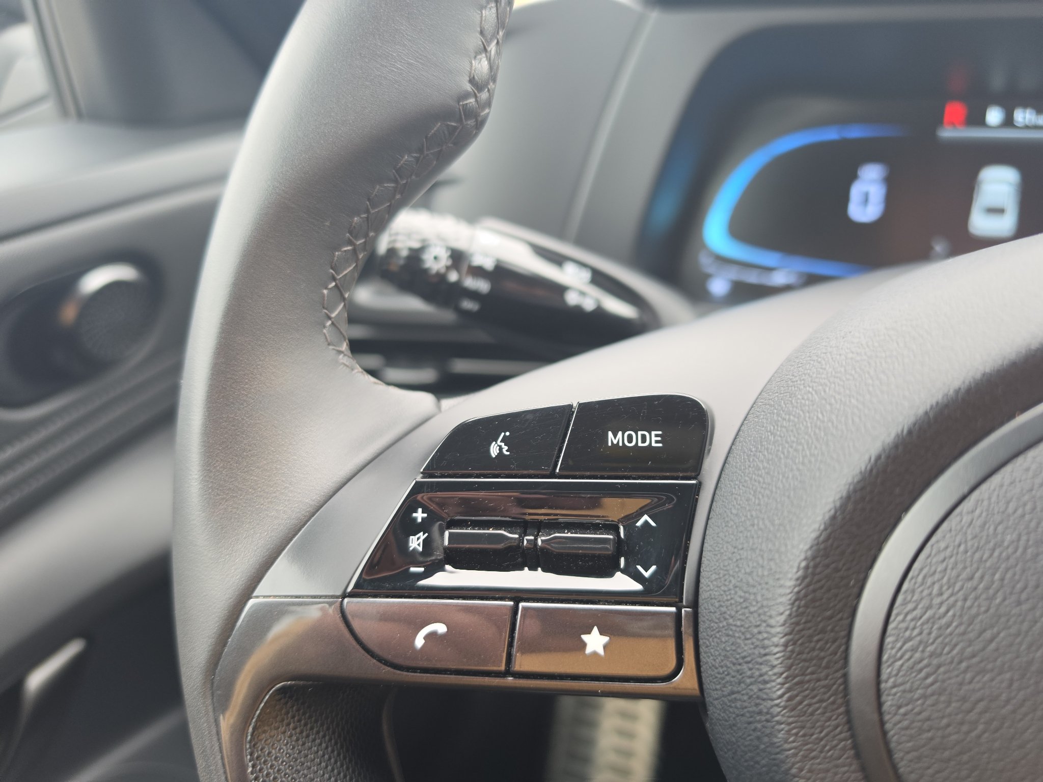 Used 2025 Hyundai Elantra Sport FWD image 29