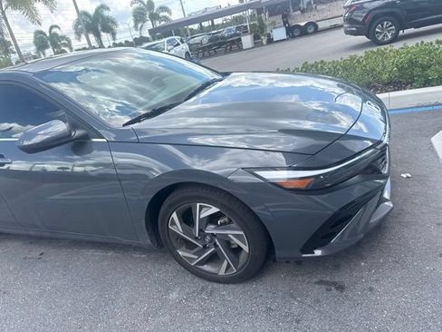 Used 2025 Hyundai Elantra SEL FWD image 4
