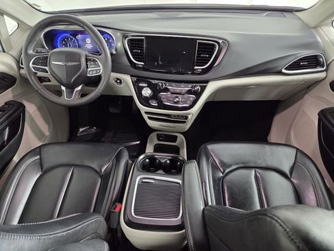 Certified 2023 Chrysler Pacifica Touring-L image 60