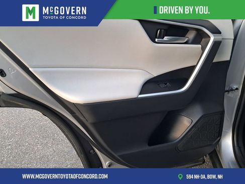 Used 2022 Toyota RAV4 XLE Premium image 13