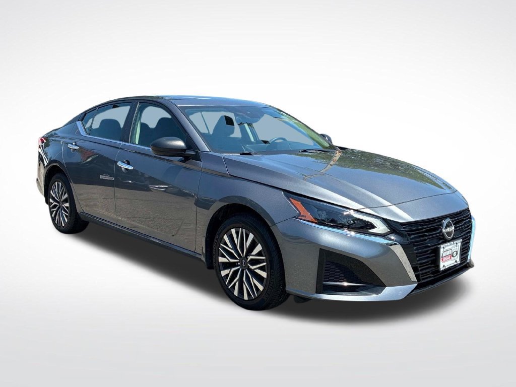 Used 2024 Nissan Altima 2.5 SV AWD/4WD image 3