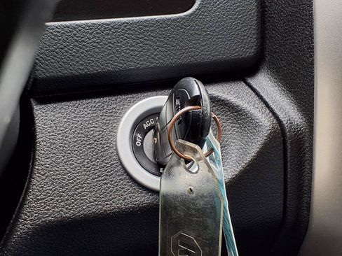 Used 2019 RAM 1500 Classic SLT RWD image 13
