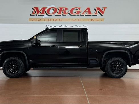 Used 2022 Chevrolet Silverado 2500 LT w/ Midnight Edition image 7