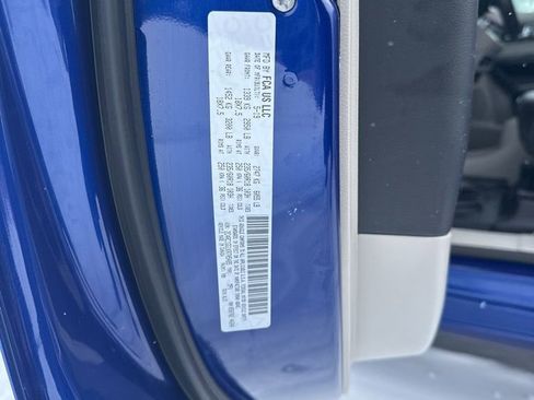 Used 2019 Chrysler Pacifica Limited image 15