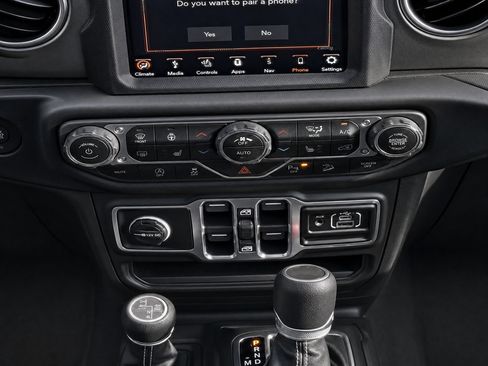 Used 2020 Jeep Wrangler Unlimited Sahara AWD/4WD image 11