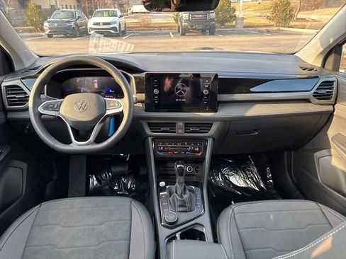 New 2026 Volkswagen Taos SE AWD/4WD image 2