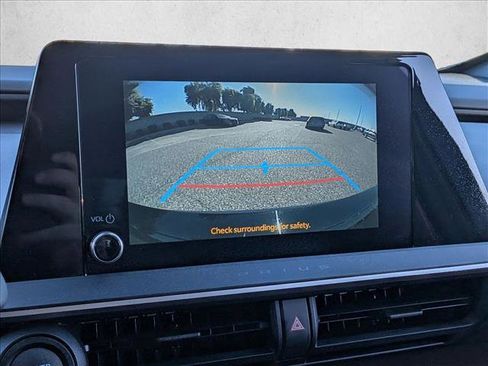 Used 2026 Toyota Prius Plug-In Hybrid image 13