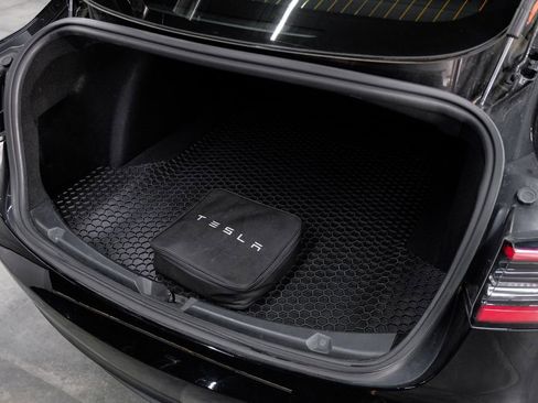 Used 2018 Tesla Model 3 Long Range RWD image 54