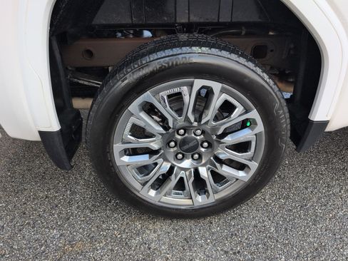 Used 2025 GMC Sierra 1500 Denali Ultimate image 9