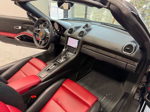 Used 2018 Porsche 718 Boxster S RWD image 22