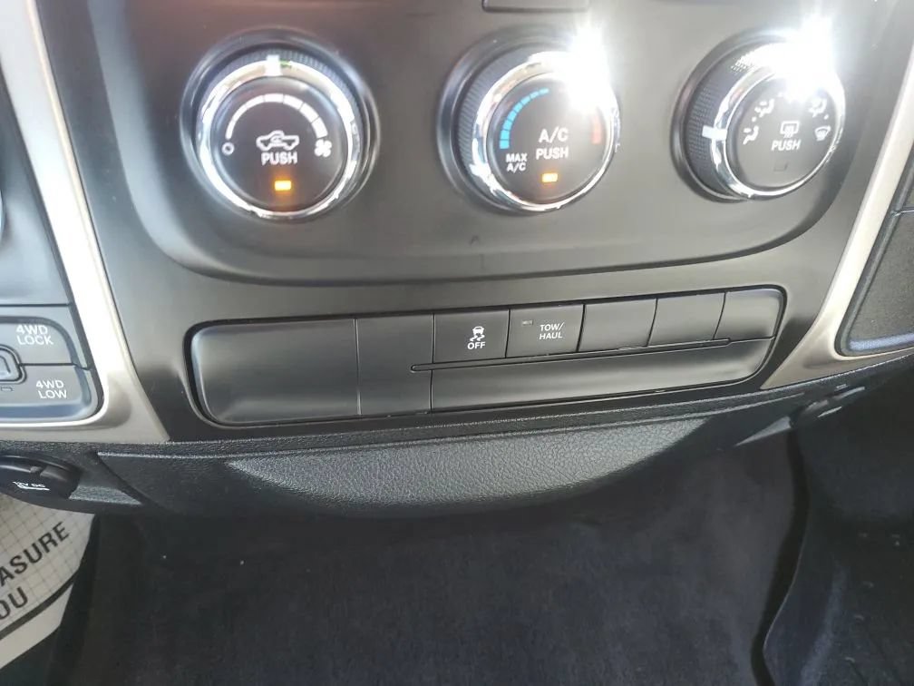 Used 2017 RAM 1500 Classic SLT AWD/4WD image 15
