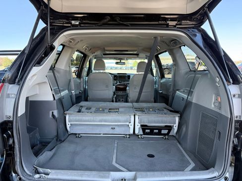 Used 2013 Toyota Sienna XLE w/ Premium Pkg image 26