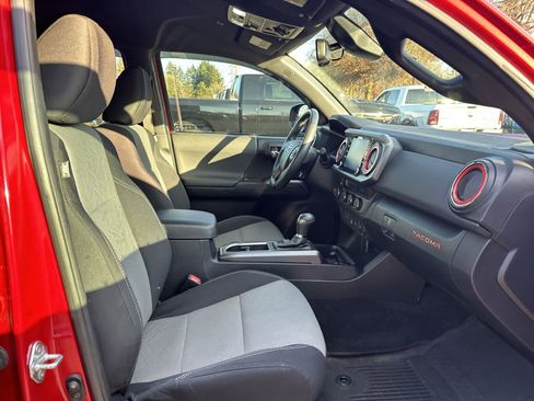 Used 2021 Toyota Tacoma TRD Off-Road image 4