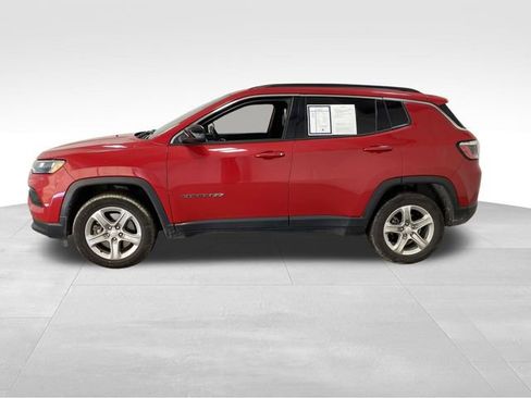 Used 2024 Jeep Compass Latitude image 2