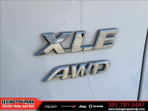 Used 2019 Toyota RAV4 XLE AWD/4WD image 23