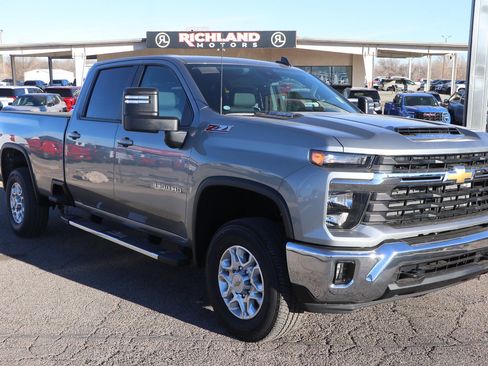 New 2026 Chevrolet Silverado 3500 LT image 1