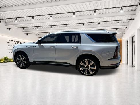 Certified 2026 Cadillac Escalade IQL Luxury AWD/4WD image 10