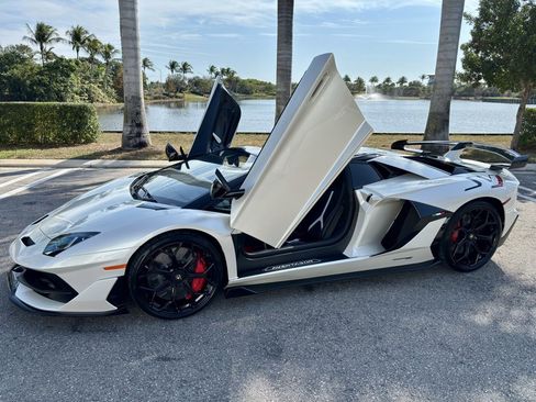 Used 2020 Lamborghini Aventador SVJ image 3