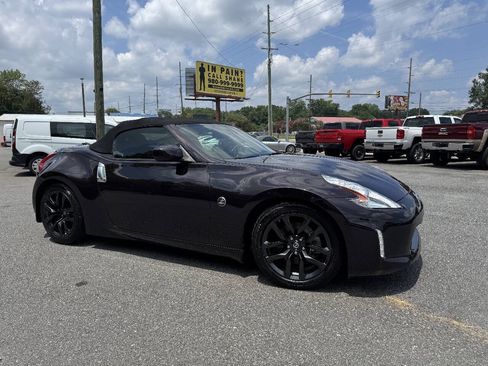 Used 2015 Nissan 370Z Touring RWD image 4