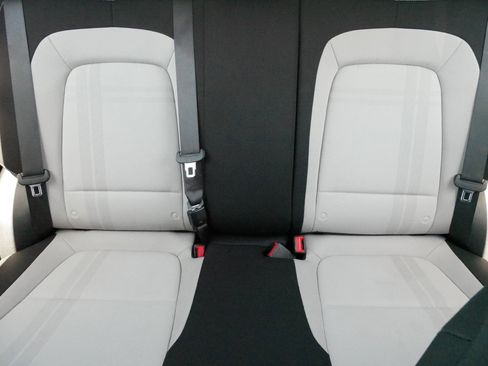 Used 2021 Hyundai Venue SEL FWD image 13