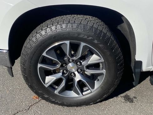 Used 2023 Chevrolet Silverado 1500 LT AWD/4WD image 6