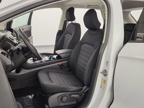 Used 2017 Ford Edge SE image 13