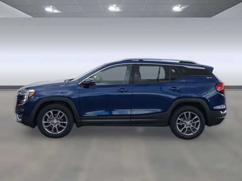 Used 2022 GMC Terrain SLT w/ Infotainment Package II image 2