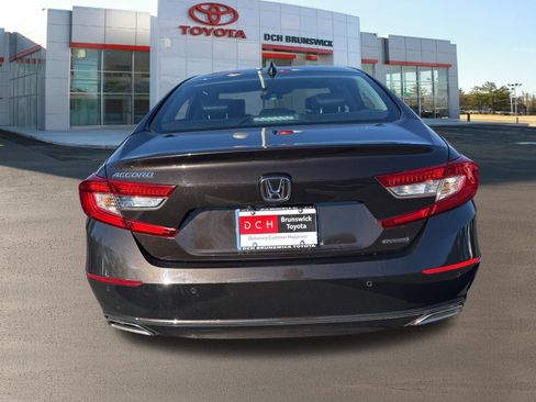 Used 2018 Honda Accord Touring image 6