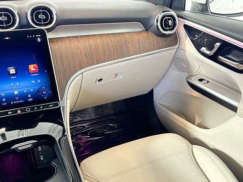 Certified 2025 Mercedes-Benz GLC 300 image 21