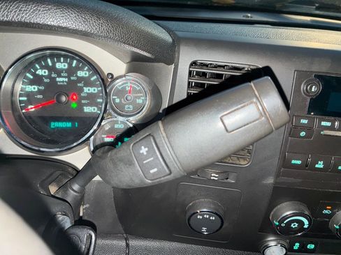 Used 2013 GMC Sierra 2500 SLE w/ Snow Plow Prep Package image 22