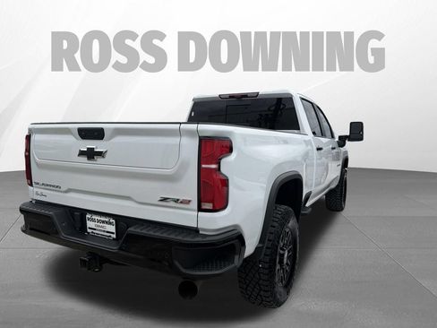 Used 2025 Chevrolet Silverado 2500 ZR2 w/ Technology Package AWD/4WD image 4