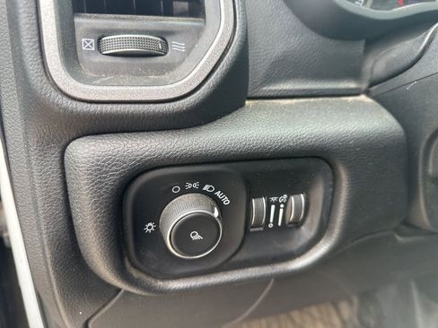 Used 2020 RAM 2500 Tradesman w/ Chrome Appearance Group RWD image 9
