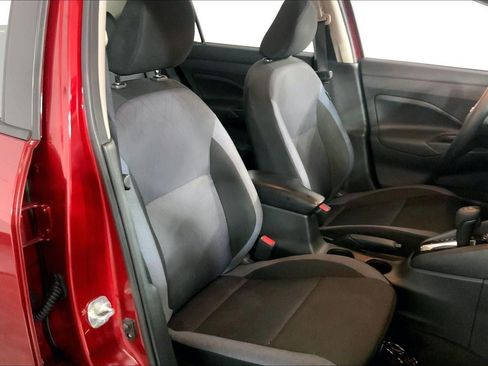 Used 2025 Nissan Versa SV FWD image 7