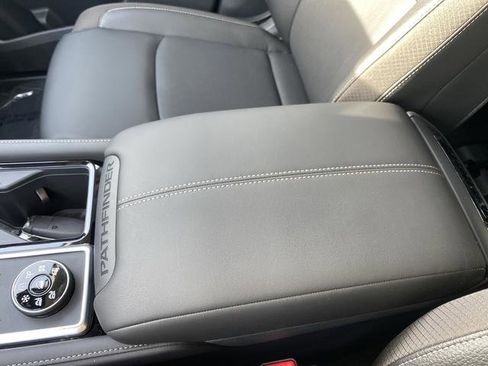 New 2026 Nissan Pathfinder SL image 18