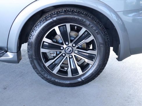 Used 2017 Nissan Armada Platinum RWD image 11