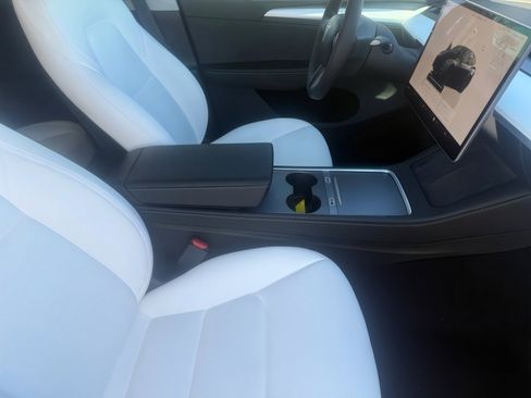 Used 2024 Tesla Model Y Performance image 11