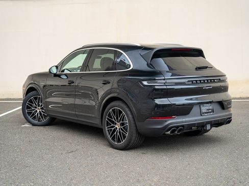 Used 2024 Porsche Cayenne E-Hybrid image 3