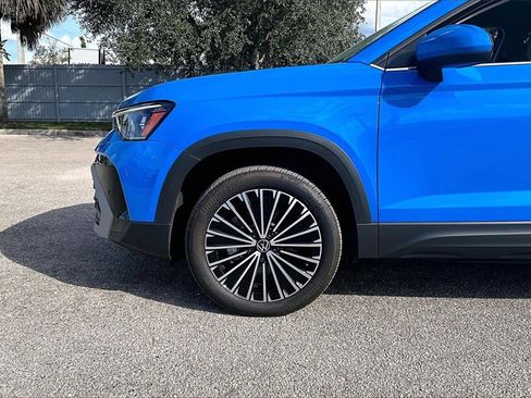 Certified 2025 Volkswagen Taos SE image 13