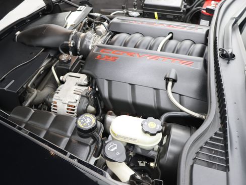 Used 2005 Chevrolet Corvette Coupe w/ Preferred Equipment Group RWD image 13