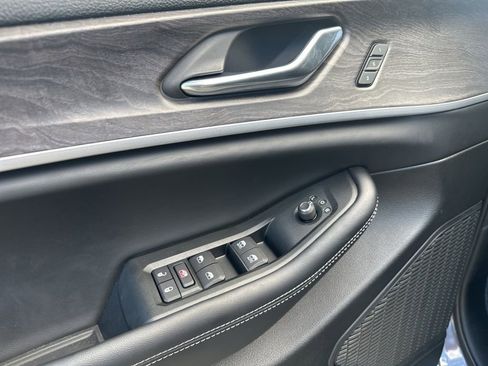 Used 2025 Jeep Grand Cherokee L Limited image 16