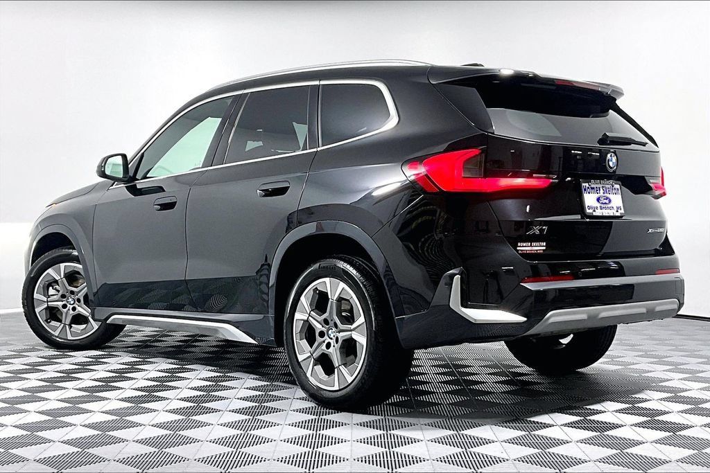 Used 2025 BMW X1 xDrive28i AWD/4WD image 11