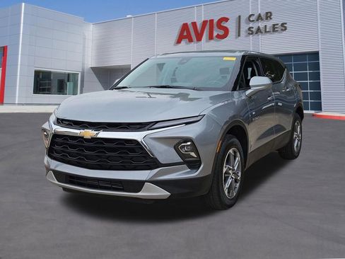 Used 2025 Chevrolet Blazer LT FWD image 1