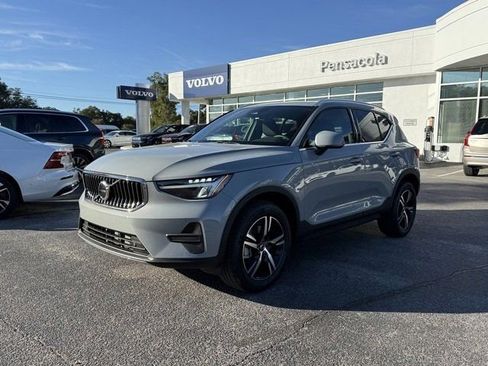 New 2025 Volvo XC40 B5 Core image 1