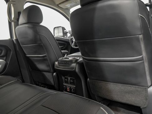 Used 2019 Nissan Titan PRO-4X AWD/4WD image 35