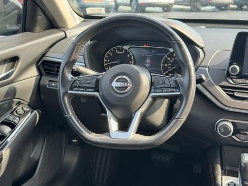 Used 2024 Nissan Altima 2.5 SR FWD image 13