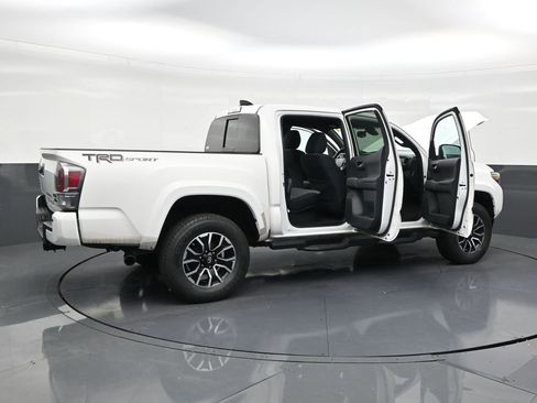 Used 2020 Toyota Tacoma TRD Sport w/ Technology Package RWD image 29