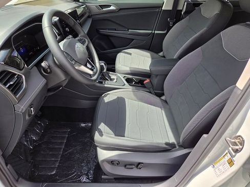 New 2026 Volkswagen Taos SE FWD image 6