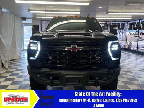Used 2024 Chevrolet Silverado 2500 ZR2 w/ ZR2 Bison Edition image 3