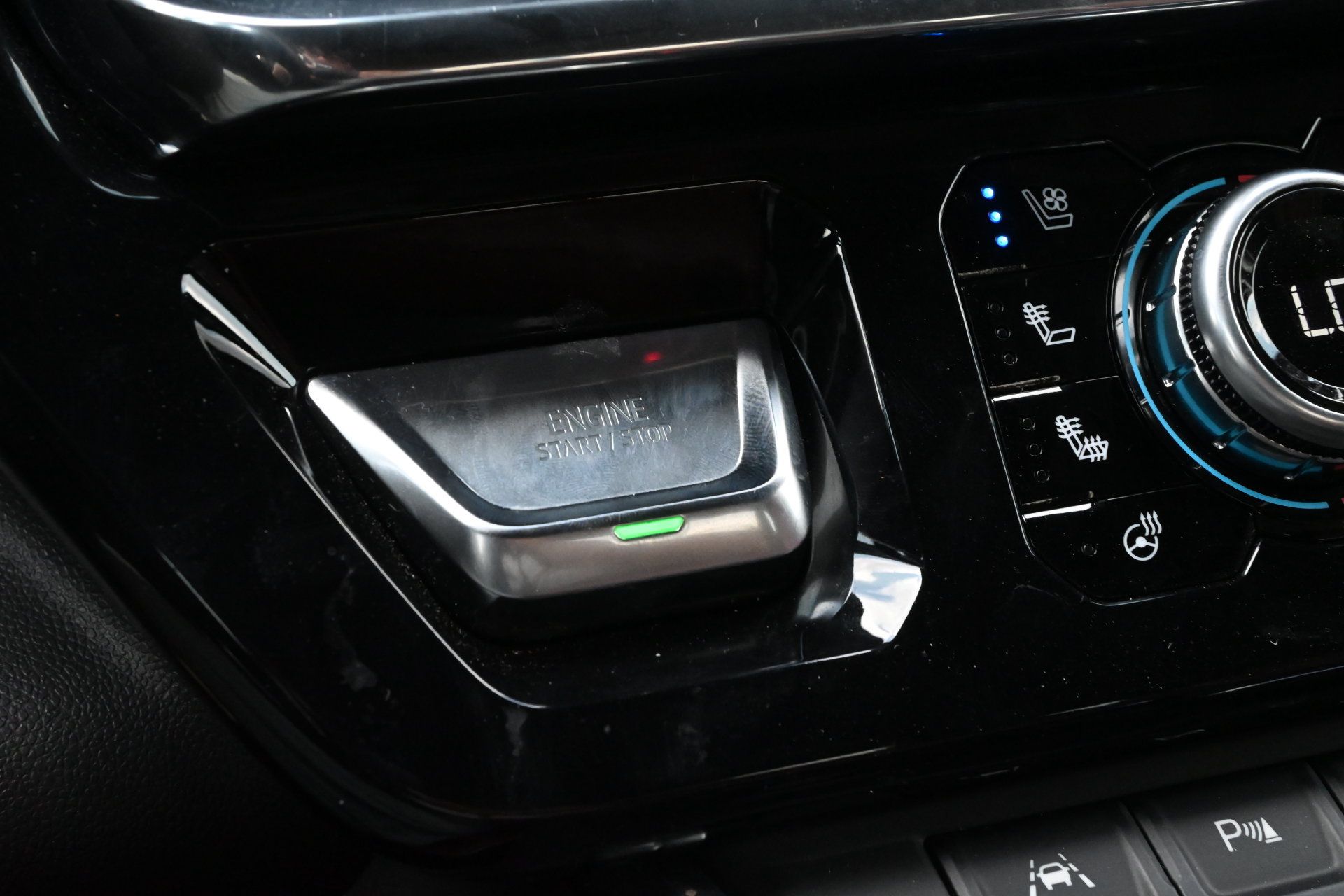 Used 2024 GMC Sierra 1500 Denali Ultimate AWD/4WD image 16