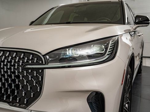 Used 2025 Lincoln Aviator Reserve w/ Luxury Package image 16